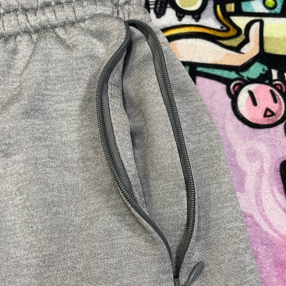 Adidas  shorts zipper pocket gray - Picture 3 of 5